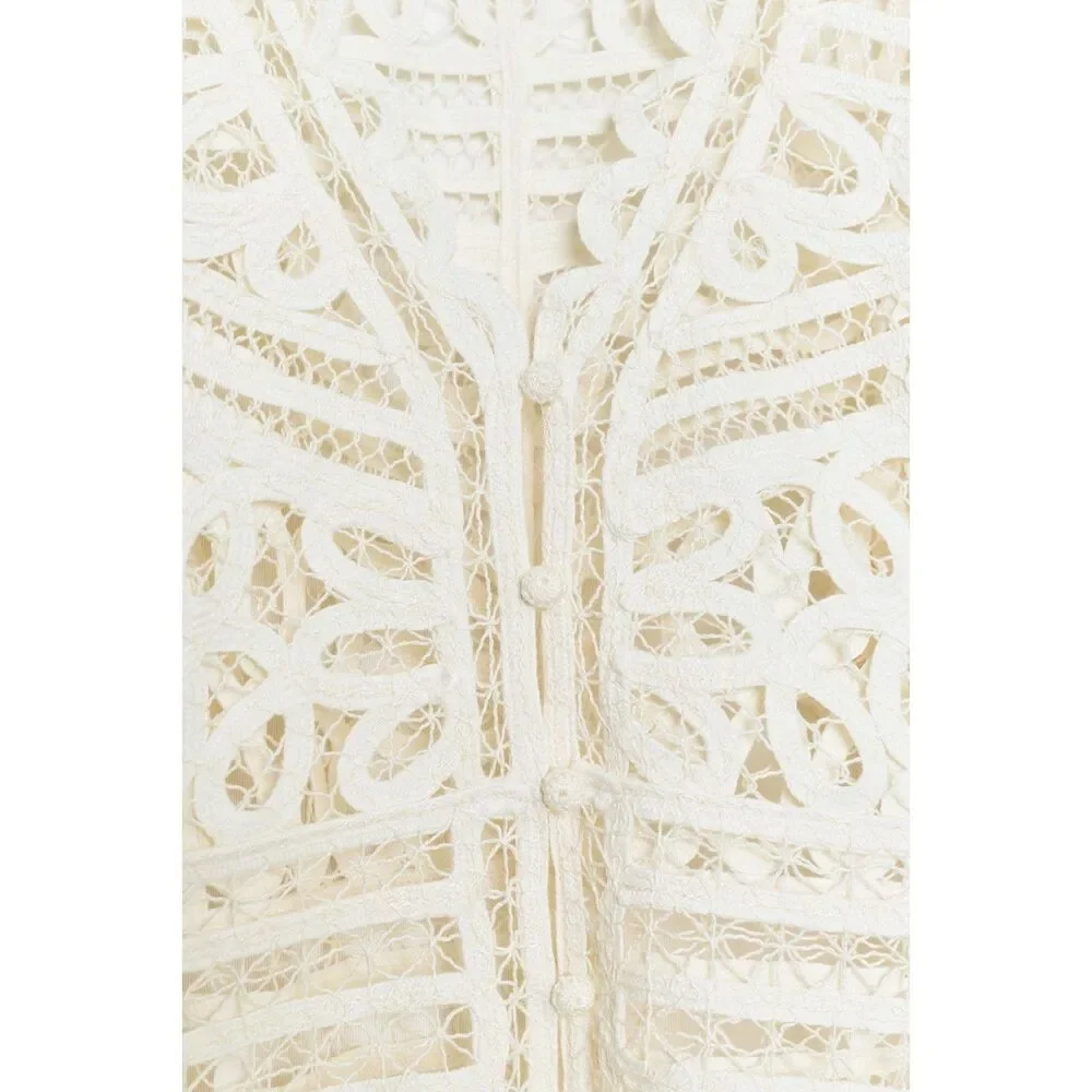 Zara resort perfect button